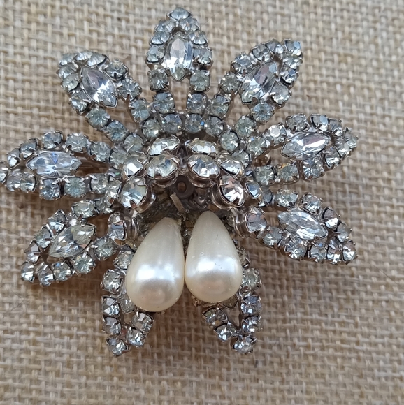 Weiss VTG Faux Pearls Rhinestones Unique Signed Mid-Century  Brooch - Picture 6 of 16